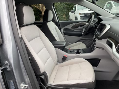 Used 2024 GMC Terrain SLE image 33