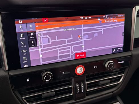 Certified 2023 Porsche Macan AWD/4WD image 20