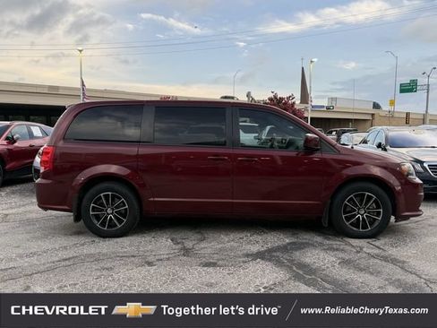 Used 2019 Dodge Grand Caravan SE FWD image 5