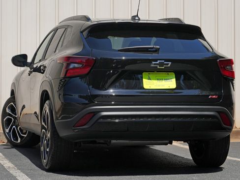 Used 2025 Chevrolet Trax RS FWD image 5