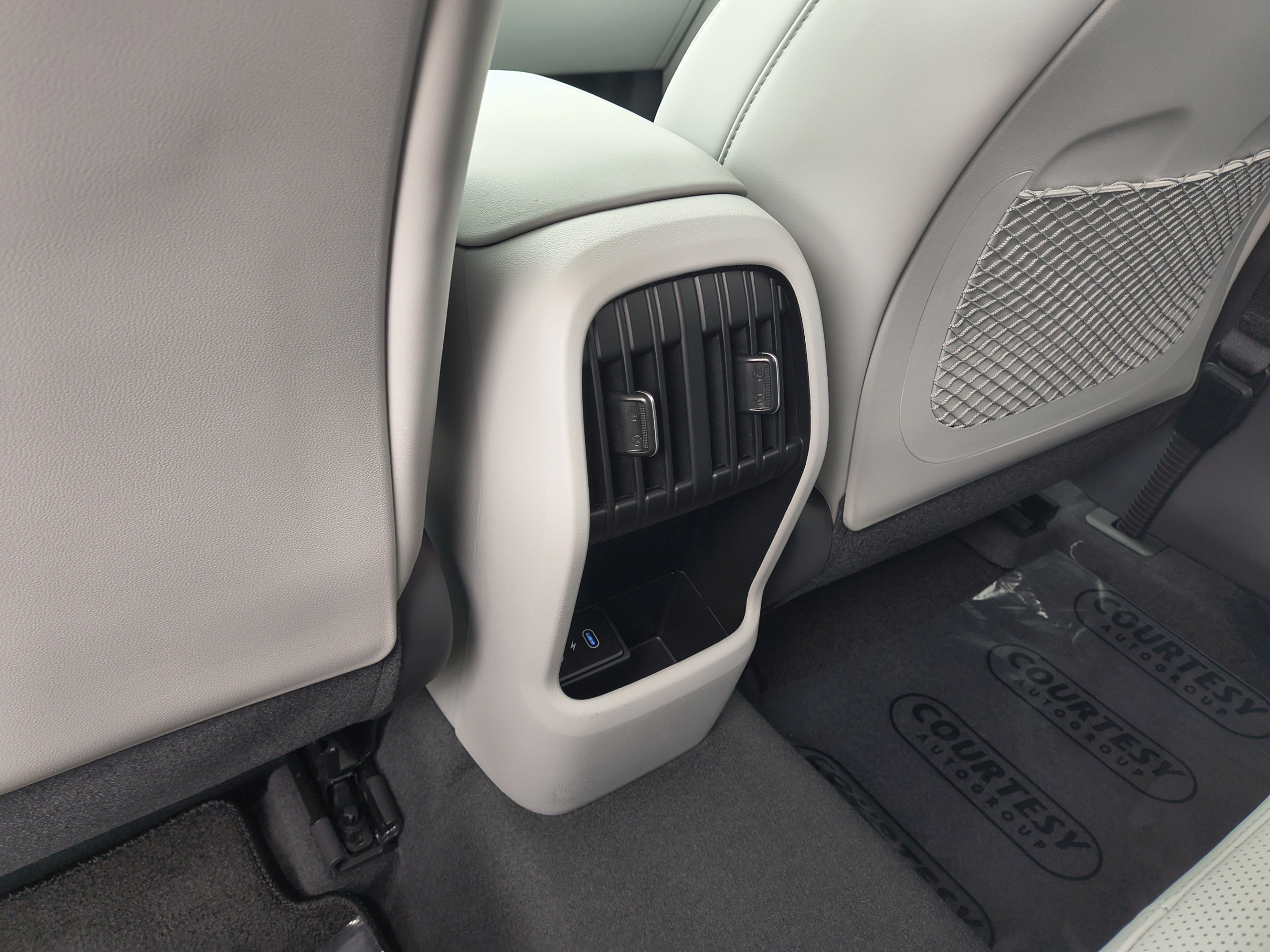 New 2027 Hyundai Kona Limited FWD image 17