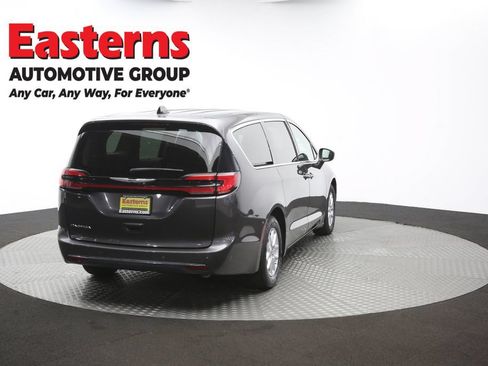 Used 2023 Chrysler Pacifica Touring-L FWD image 40