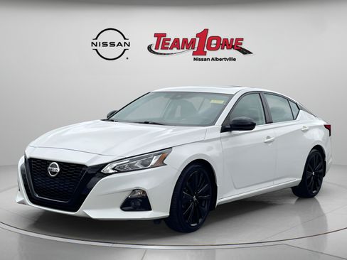 Used 2022 Nissan Altima 2.5 SR w/ Midnight Edition Package FWD image 4