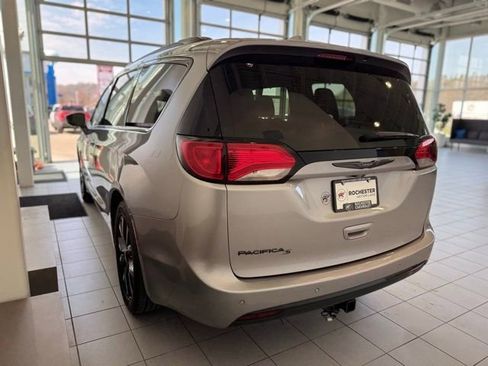 Used 2020 Chrysler Pacifica Touring w/ S Appearance Package image 36