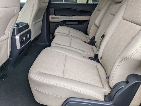 Used 2024 Ford Expedition XLT image 24