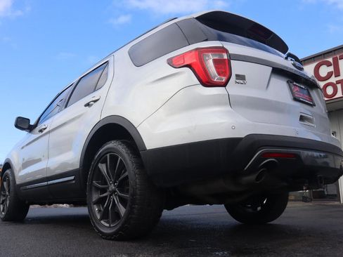 Used 2017 Ford Explorer XLT w/ Equipment Group 202A image 21