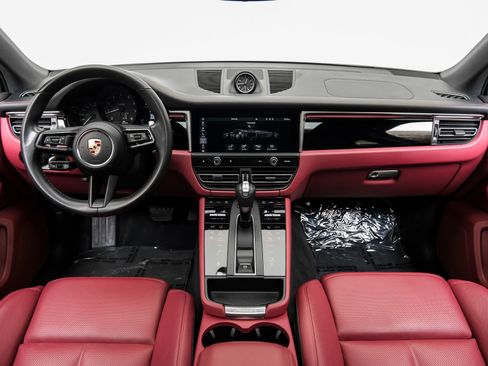 Used 2023 Porsche Macan Turbo image 15