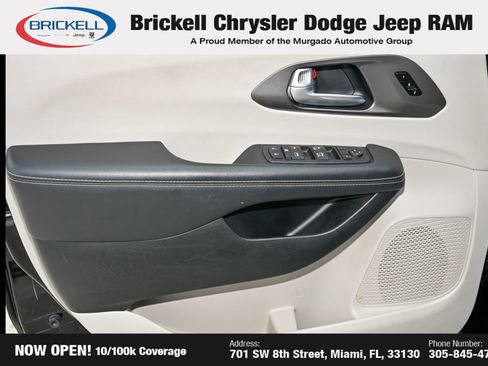 Used 2024 Chrysler Pacifica Touring-L FWD image 10