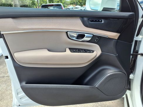 Certified 2025 Volvo XC90 T8 Plus AWD/4WD image 23