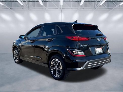 Used 2023 Hyundai Kona SE image 4