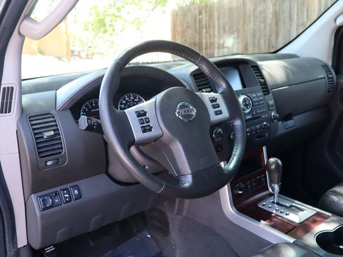 Used 2008 Nissan Pathfinder LE w/ Navigation Pkg AWD/4WD image 15
