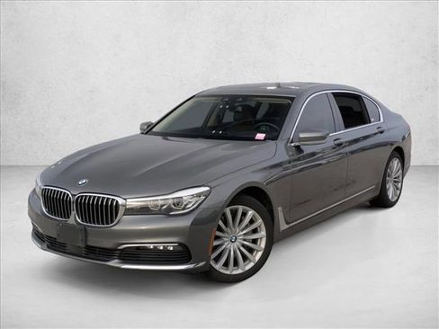 Used 2018 BMW 740i image 1