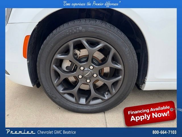 Used 2022 Chrysler 300 Touring w/ Sport Appearance Package AWD/4WD image 12