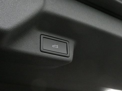 New 2025 Volkswagen ID. Buzz Pro S Plus image 25