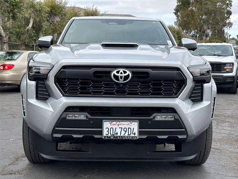 Used 2024 Toyota Tacoma TRD Sport w/ TRD Sport Premium Package AWD/4WD image 5