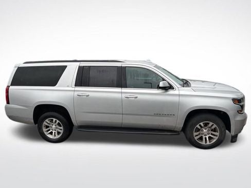 Used 2018 Chevrolet Suburban LT image 2