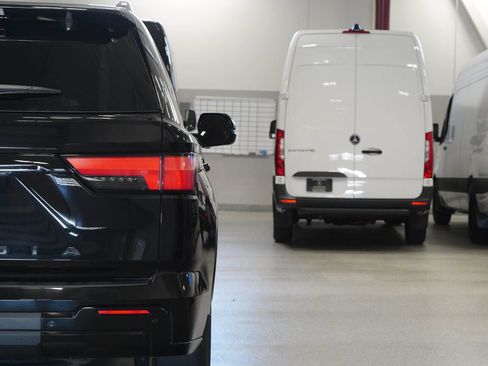 Used 2024 Toyota Sequoia Platinum image 12