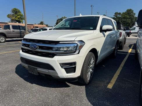 Used 2023 Ford Expedition Limited AWD/4WD image 5