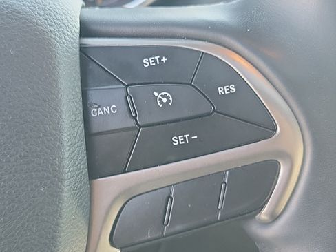 Used 2020 Jeep Grand Cherokee Limited image 23