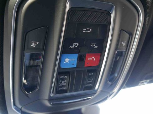 New 2025 Jeep Grand Cherokee Altitude image 31