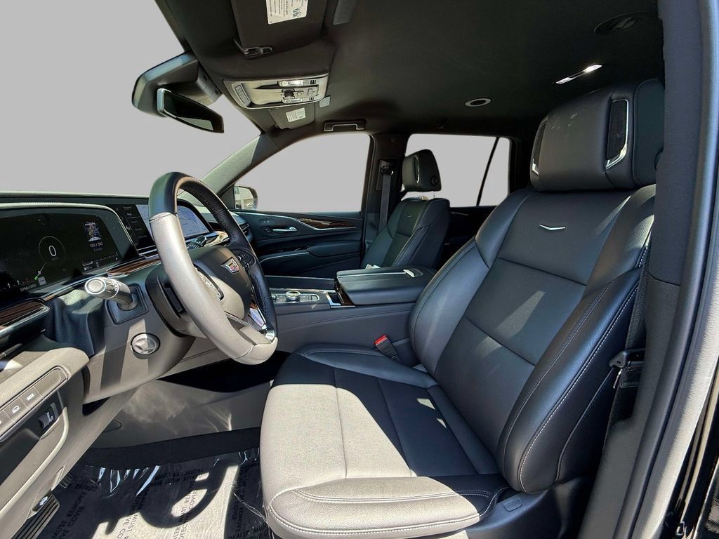 Certified 2024 Cadillac Escalade Luxury AWD/4WD image 2