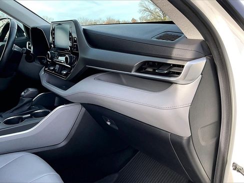 Used 2021 Toyota Highlander XLE image 14