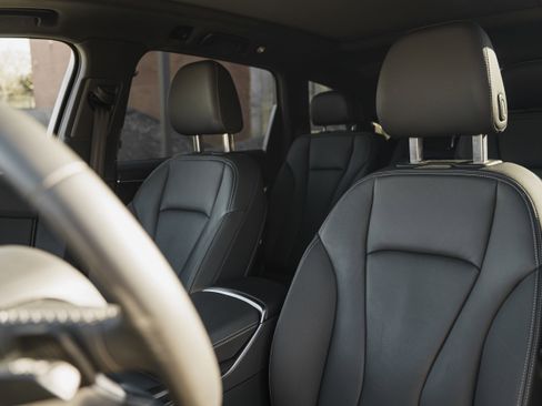 Certified 2025 Audi Q7 Premium Plus image 21