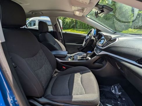 Used 2017 Chevrolet Volt LT w/ Comfort Package FWD image 11