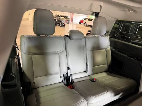 Used 2025 Ford Expedition Active AWD/4WD image 29