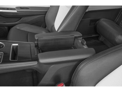 Used 2025 Toyota Sienna XSE w/ XSE Premium Package FWD image 16