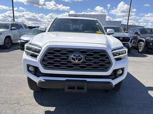 Used 2023 Toyota Tacoma TRD Off-Road AWD/4WD image 3