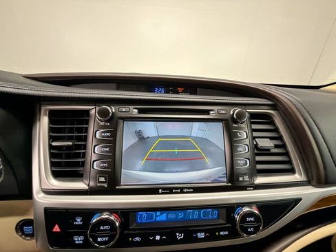 Used 2017 Toyota Highlander Limited FWD image 15