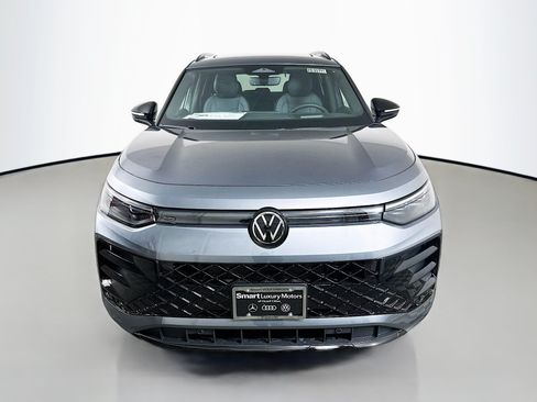 Used 2026 Volkswagen Tiguan SE R-Line AWD/4WD image 2