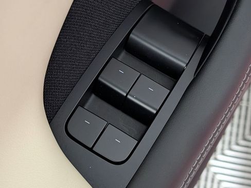 Used 2023 Tesla Model S Standard Range image 27