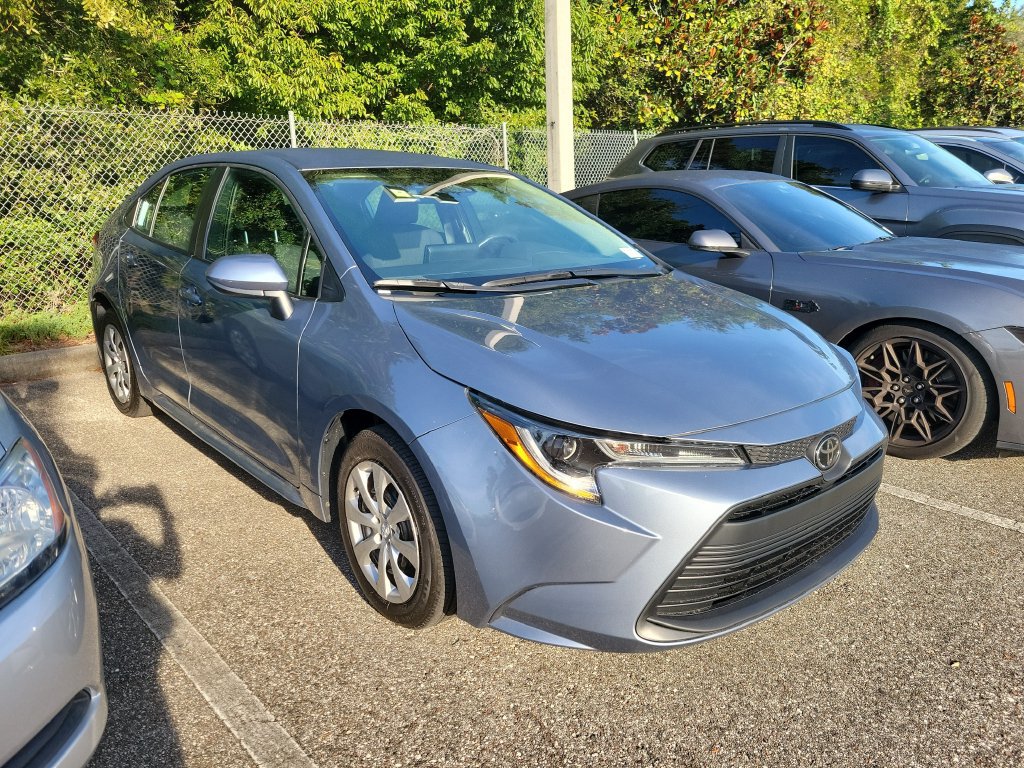 Used 2026 Toyota Corolla LE FWD image 2