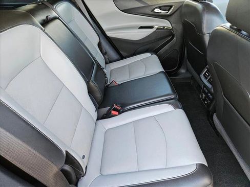 Used 2018 Chevrolet Equinox Premier image 18