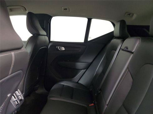 Certified 2026 Volvo XC40 B5 Core w/ Climate Package AWD/4WD image 12