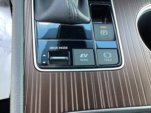 Used 2024 Toyota Sienna LE image 29