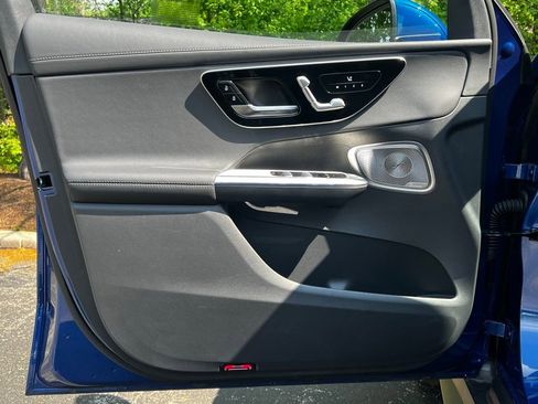 Used 2025 Mercedes-Benz GLC 350e 4MATIC image 10