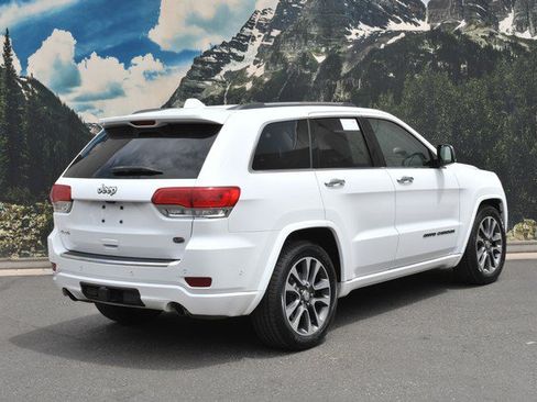 Used 2017 Jeep Grand Cherokee Overland w/ Jeep Active Safety Group AWD/4WD image 3