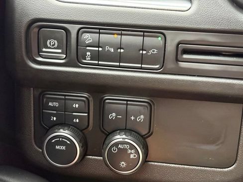 Used 2021 Chevrolet Suburban Z71 AWD/4WD image 19