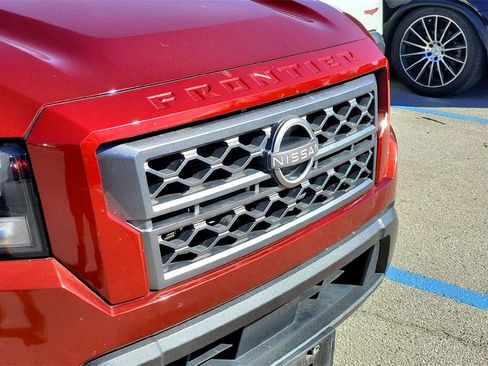 Used 2022 Nissan Frontier SV w/ Technology Package image 3