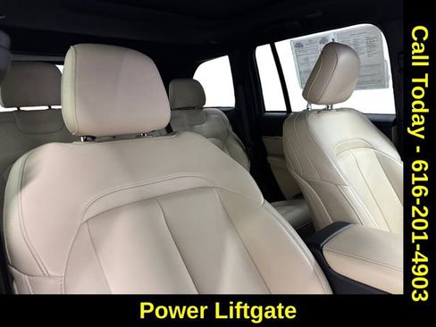 Used 2024 Jeep Grand Cherokee Limited w/ Black Appearance Package image 11