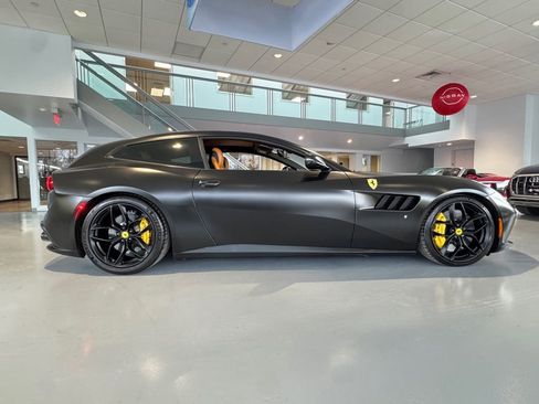 Used 2018 Ferrari GTC4Lusso T image 7