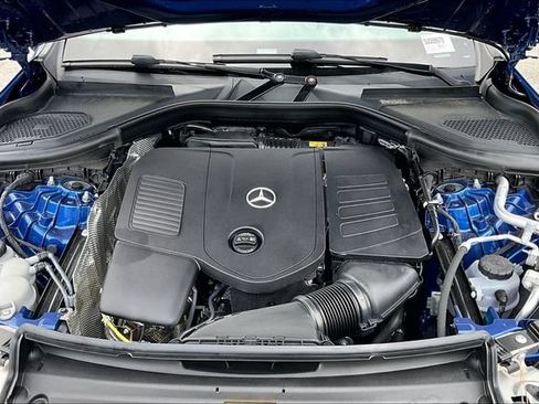 Used 2025 Mercedes-Benz GLC 300 4MATIC image 9