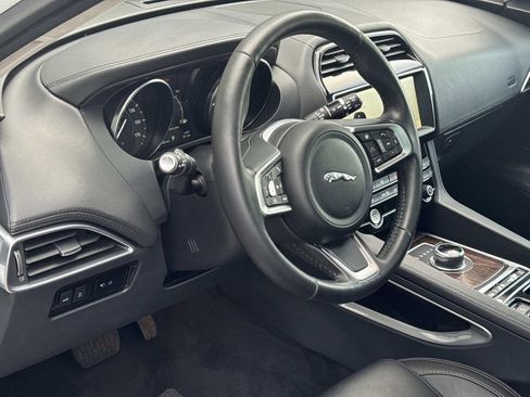 Certified 2020 Jaguar F-PACE Prestige AWD/4WD image 21
