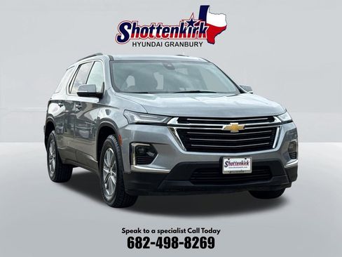 Used 2023 Chevrolet Traverse LT AWD/4WD image 3