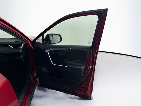 Used 2025 Toyota RAV4 LE image 31