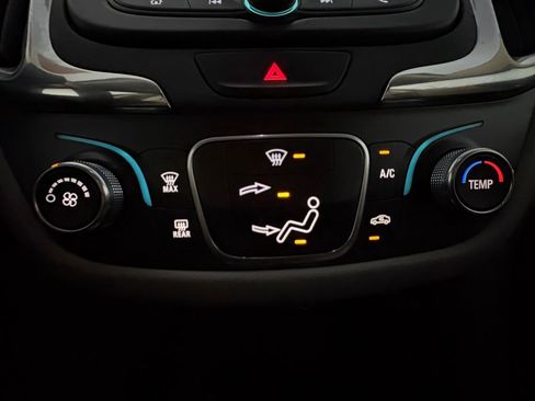 Used 2020 Chevrolet Equinox LS image 24