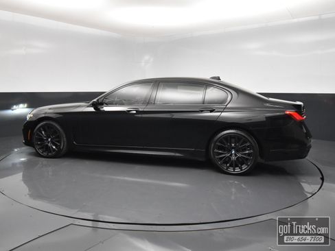 Used 2022 BMW 750i xDrive w/ Luxury Rear Seating Package AWD/4WD image 3